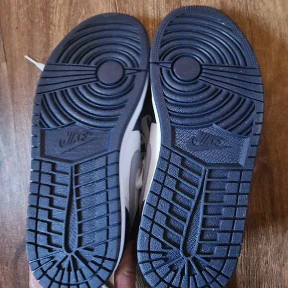 Nike Air Jordan 1 Low - Picture 4 of 5